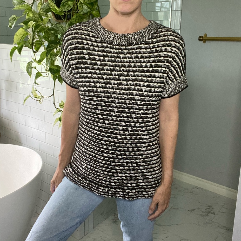 Field Flower Short Sleeve Sweater in black/white